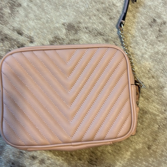 NWT VICTORIA’S SECRET TOP ZIP CROSSBODY BAG IN PINK - Picture 4 of 11